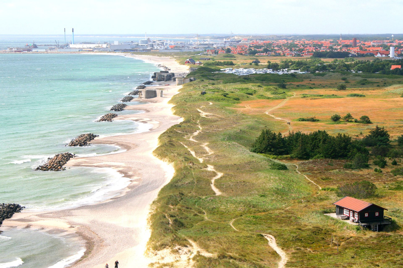 El paisaje danés es llano y está caracterizado por tierras de cultivo y costas arenosas. Wikimedia Commons